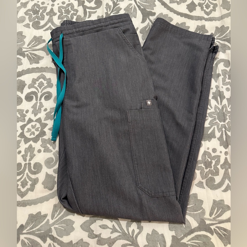 Women’s Figs Graphite Yola Scrub Pants - Medium